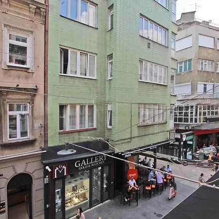 Apartment Amra *